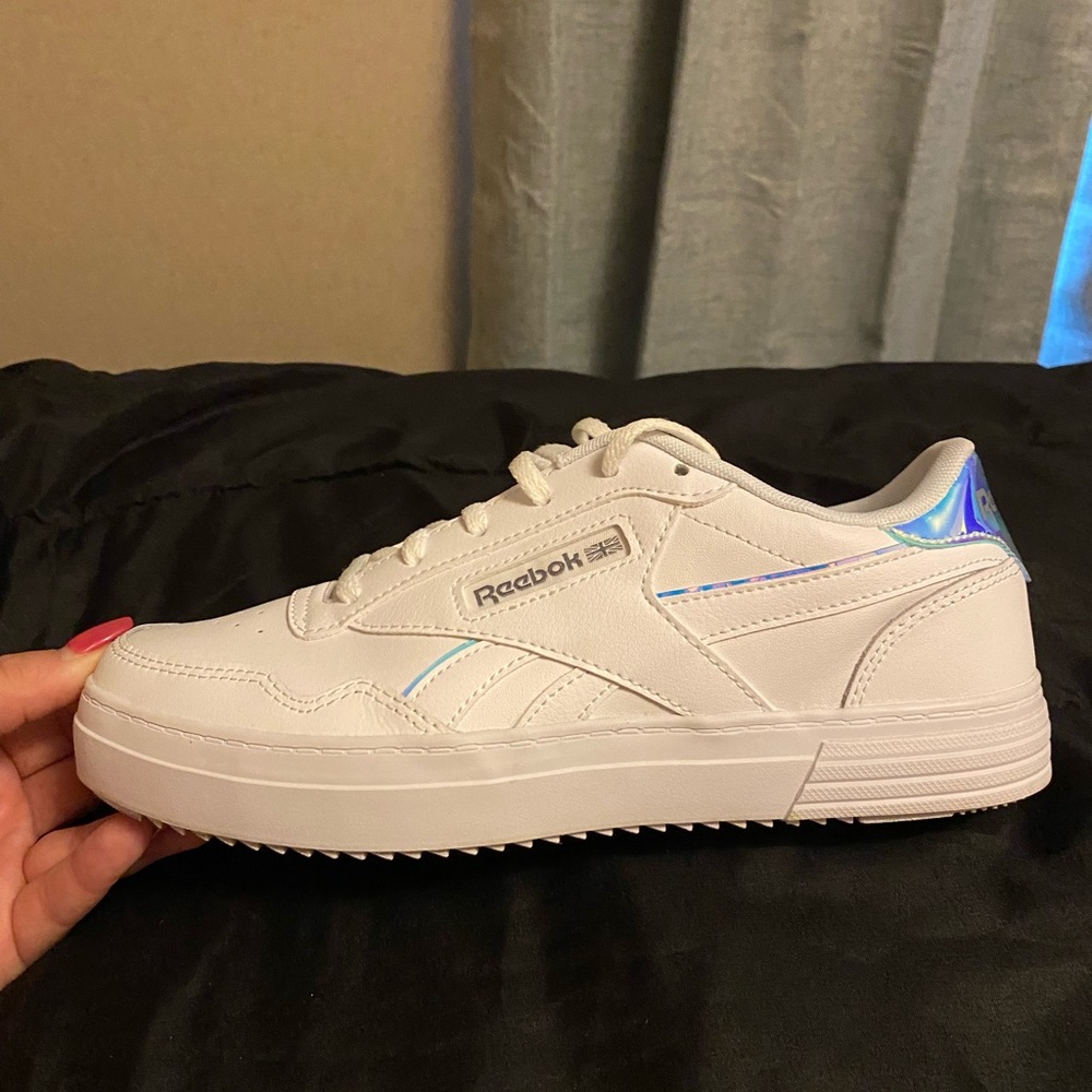 Reebok Women’s 8.5 All White sneakers